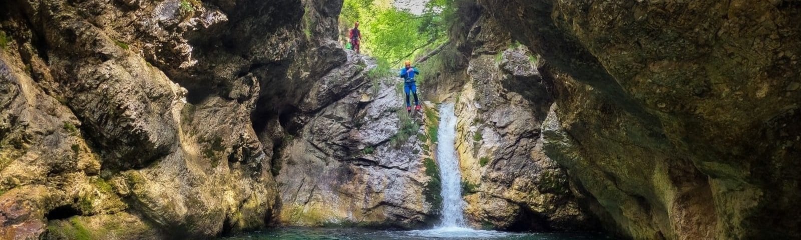canyoning-rio-ronc-skok-v-tolmun-e1748344859626-1-e1748347355939
